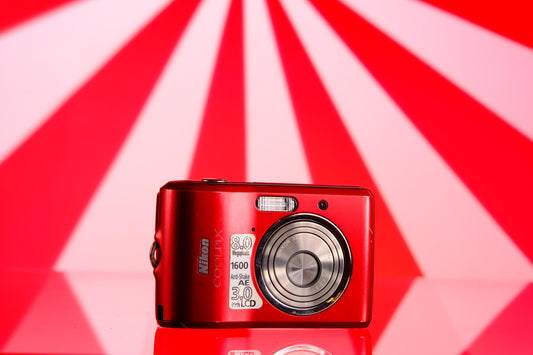 Nikon Coolpix L18 Digital Point & Shoot Digicam Starter Kit
