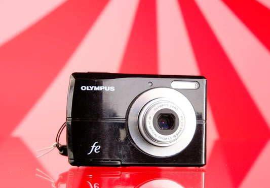 Olympus FE-26 Digital Point & Shoot 12mp Digicam Starter Kit