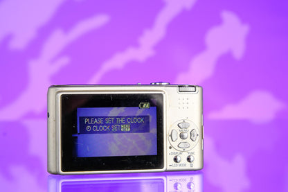 Panasonic Lumix DMC-LZ2 Digital Camera Digicam Starter Kit!