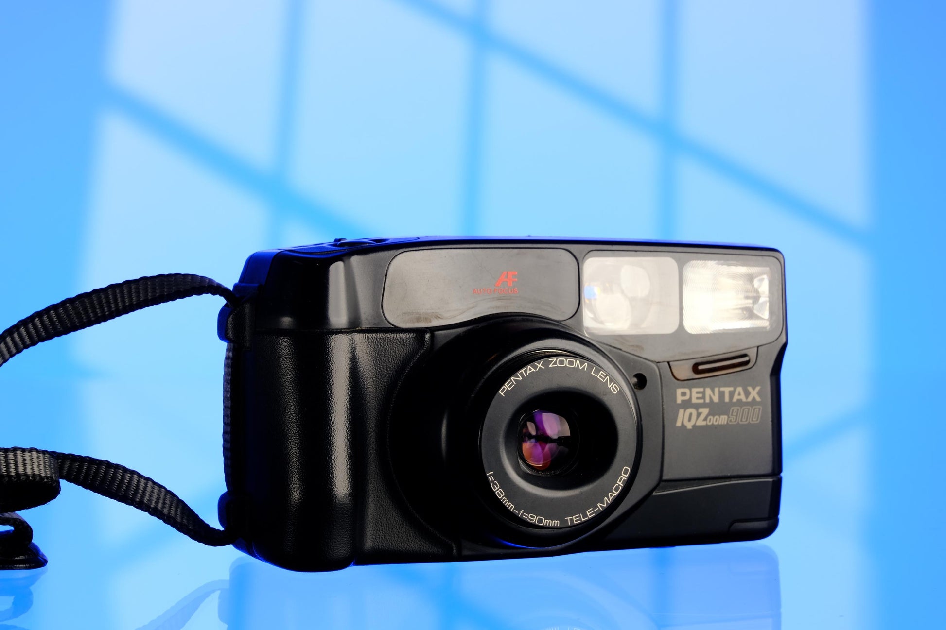 Pentax IQZoom 900 35mm Point & Shoot Camera