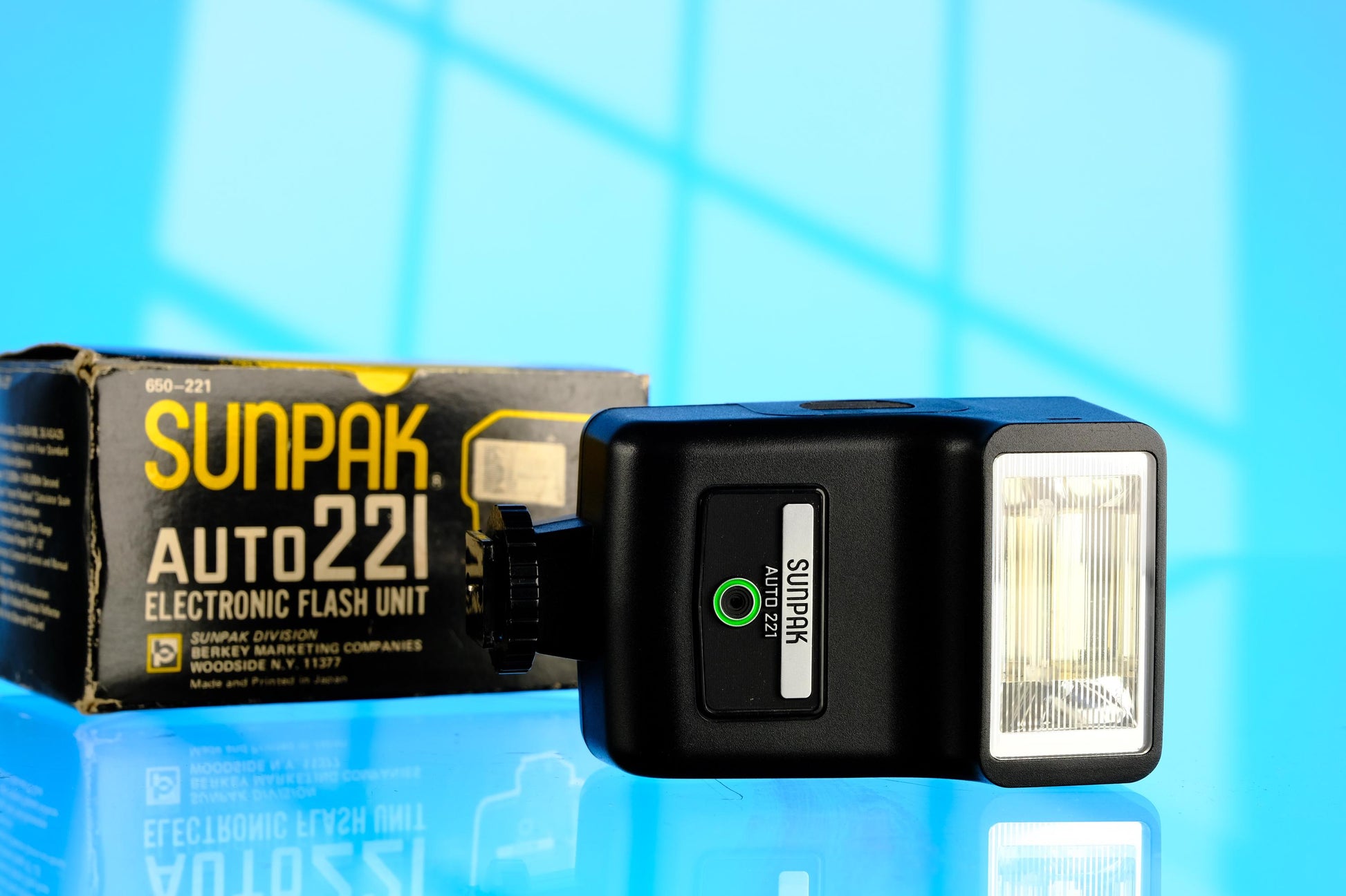 Sunpak Auto 221 Electronic Hot Shoe Mount Flash