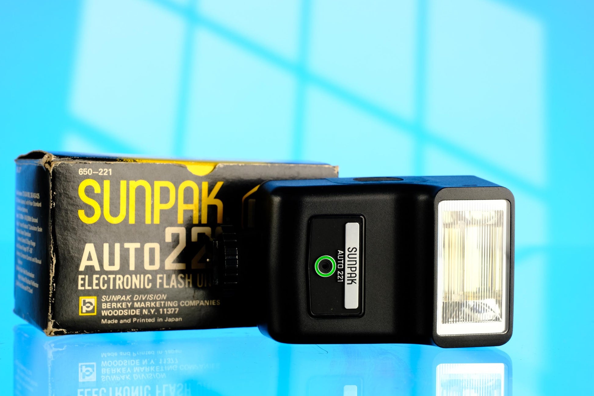 Sunpak Auto 221 Electronic Hot Shoe Mount Flash