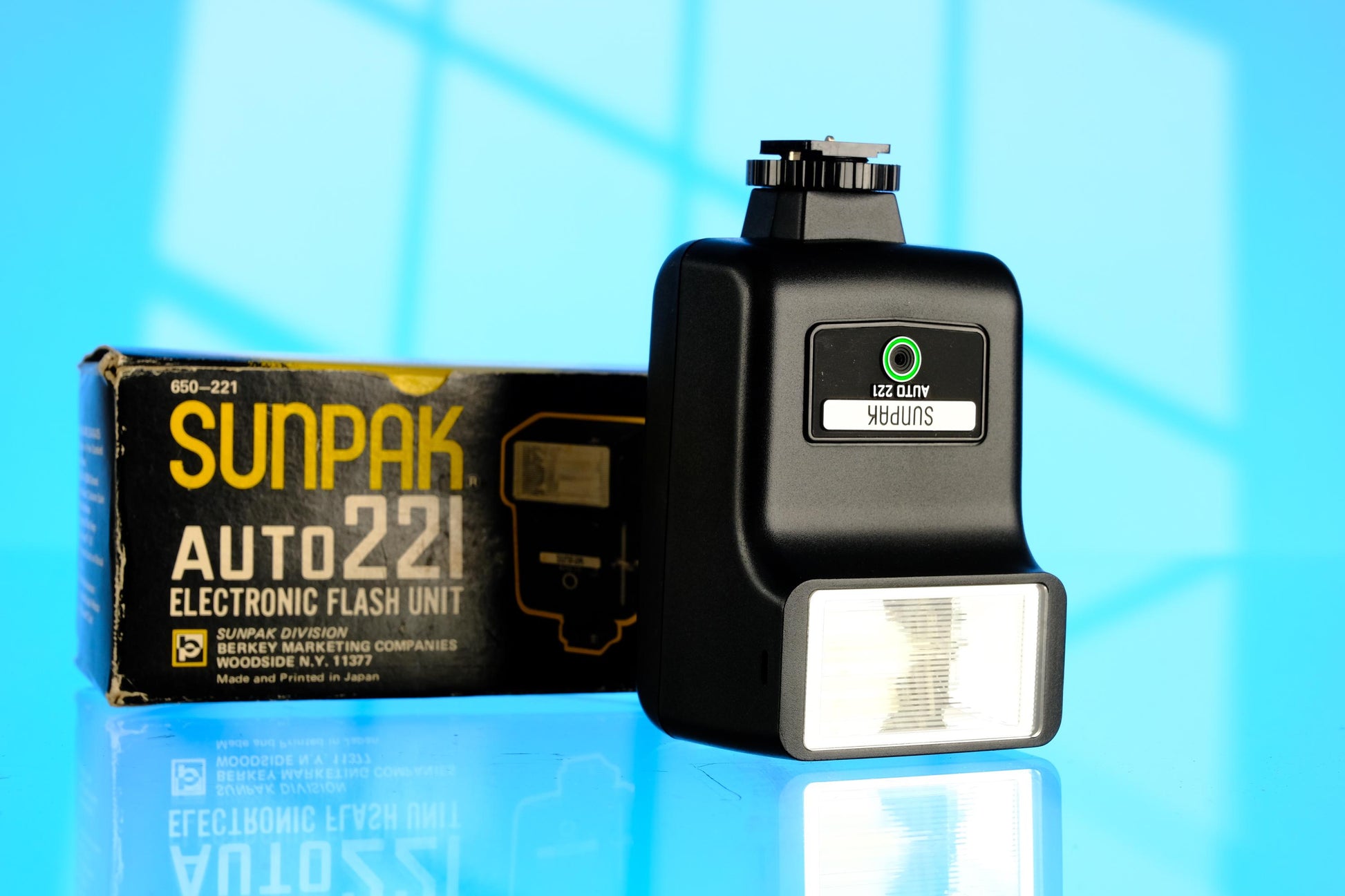Sunpak Auto 221 Electronic Hot Shoe Mount Flash