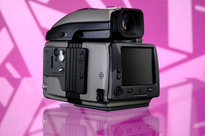 Hasselblad H3D Medium Format Digital Camera + CFV39II Back
