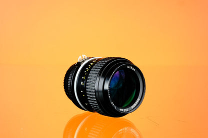 Nikon Nikkor 105mm f/2.5 Ai Telephoto Lens