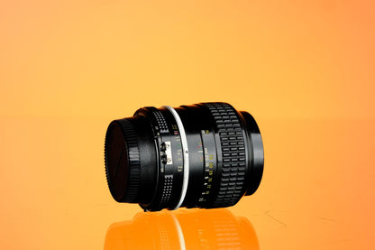Nikon Nikkor 105mm f/2.5 Ai Telephoto Lens