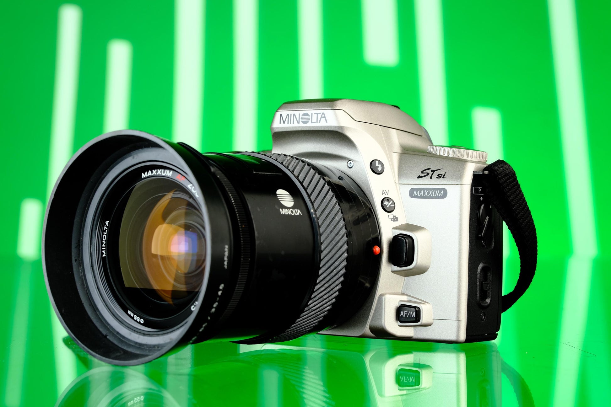 Minolta Maxxum STsi 35mm Film Camera /w Minolta AF 28-80mm Zoom Lens