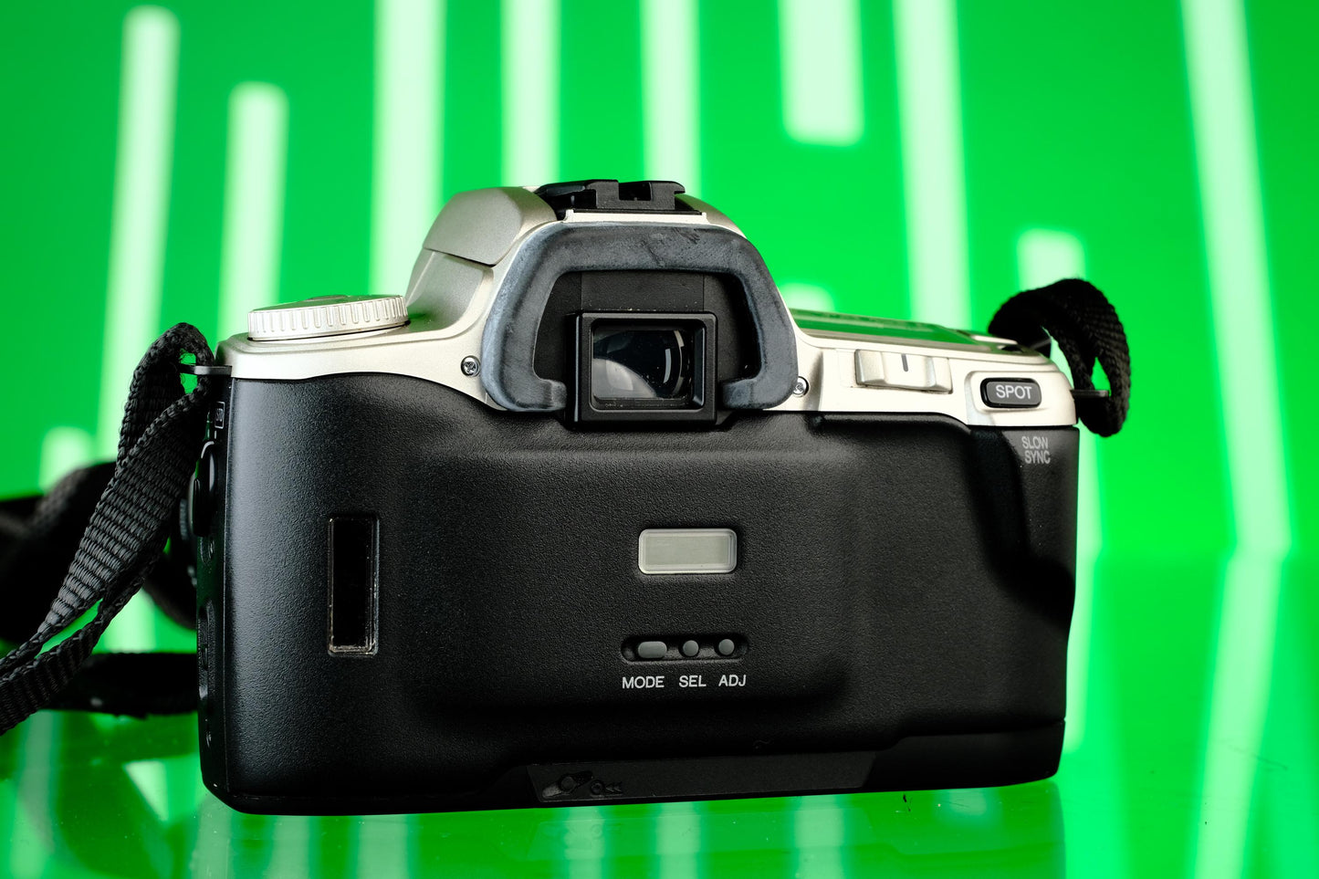 Minolta Maxxum STsi 35mm Film Camera /w Minolta AF 28-80mm Zoom Lens