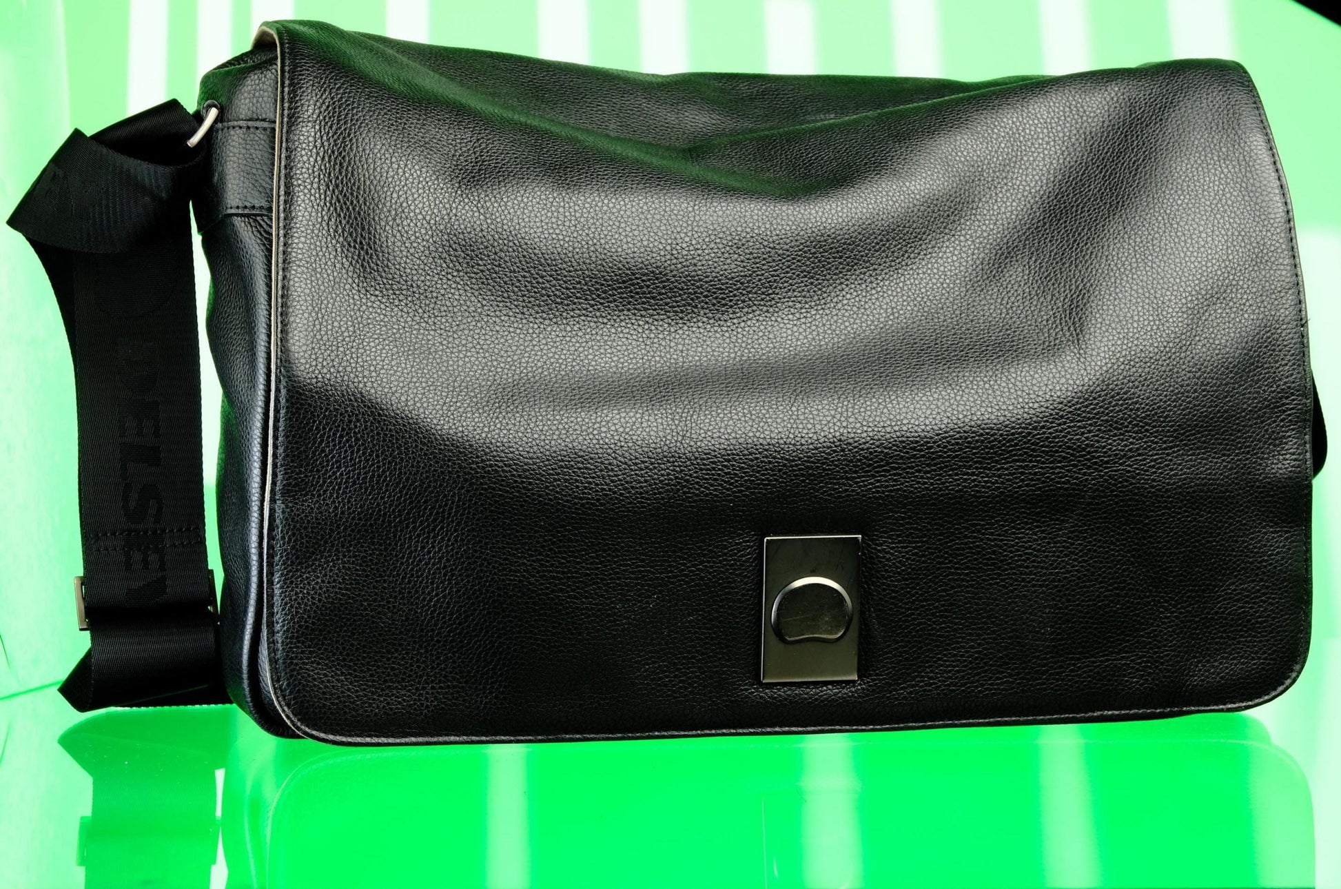 Delsey Corium 7 DSLR Camera Black Leather Shoulder Bag