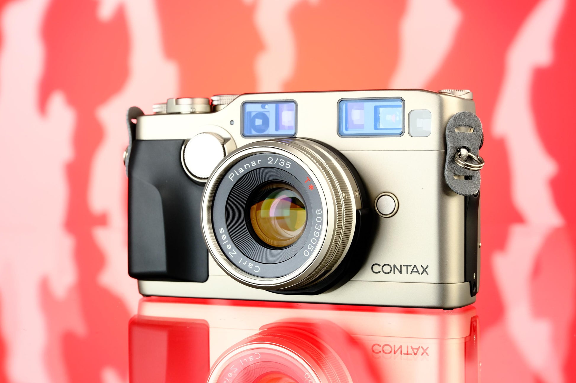 Contax G2 35mm Rangefinder Film Camera + Carl Zeiss Planar T 35mm f/2 Lens (with GD-2 Data Back)