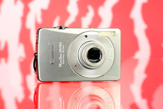 Canon Powershot SD750 Digital Digicam Point and Shoot