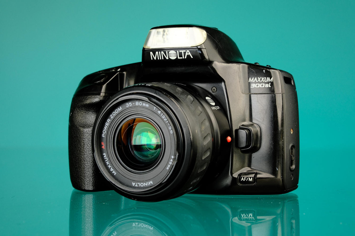 Minolta Maxxum 300si 35mm SLR + 35-80mm f/4.0 Zoom lens