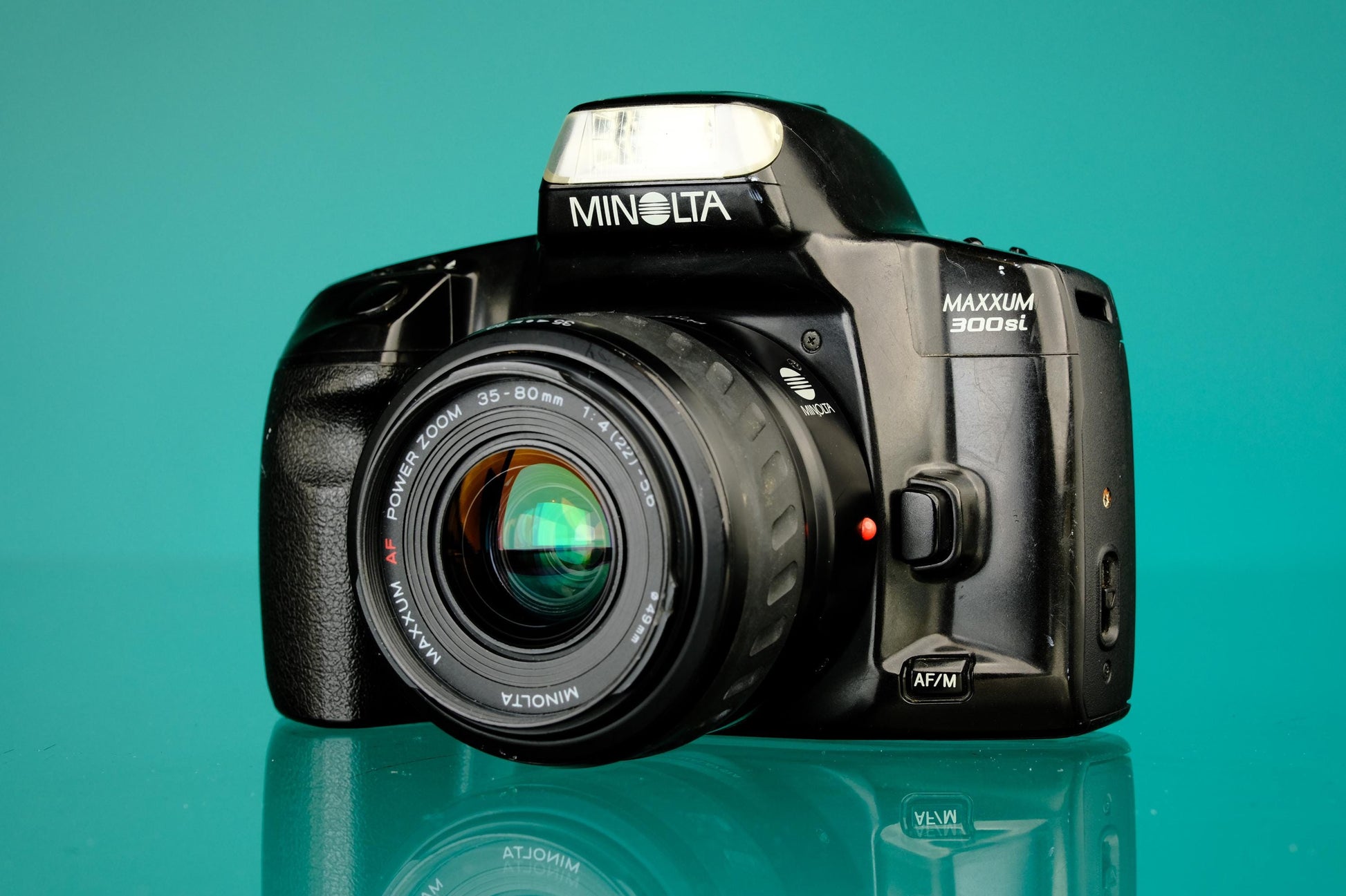 Minolta Maxxum 300si 35mm SLR + 35-80mm f/4.0 Zoom lens