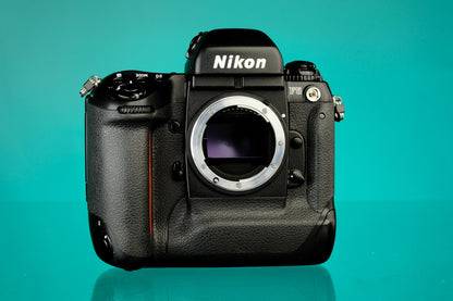 Nikon F5 35mm SLR Film Camera + MF28 Data Back (Body Only)