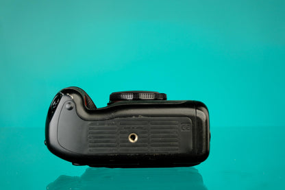 Nikon F5 35mm SLR Film Camera + MF28 Data Back (Body Only)