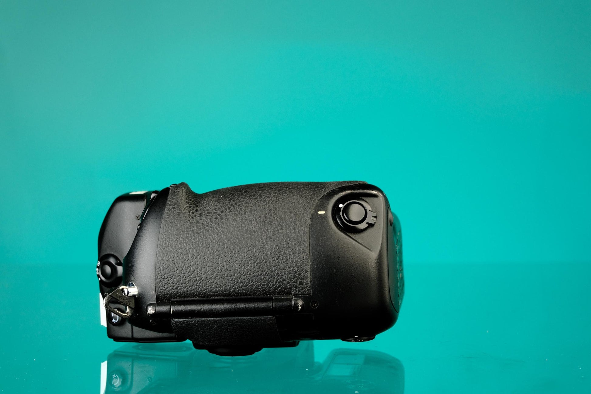 Nikon F5 35mm SLR Film Camera + MF28 Data Back (Body Only)