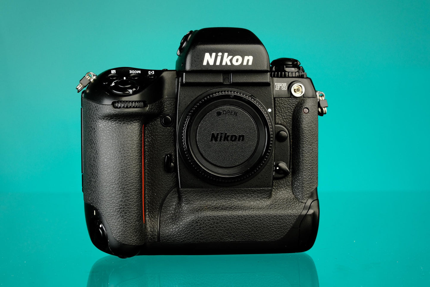 Nikon F5 35mm SLR Film Camera + MF28 Data Back (Body Only)