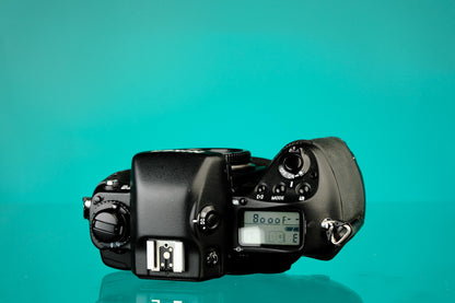 Nikon F5 35mm SLR Film Camera + MF28 Data Back (Body Only)