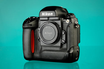 Nikon F5 35mm SLR Film Camera + MF28 Data Back (Body Only)