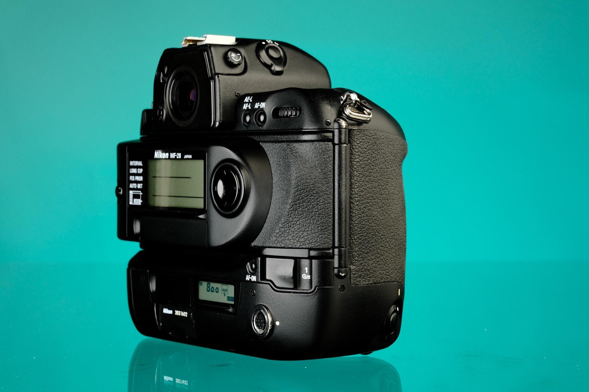 Nikon F5 35mm SLR Film Camera + MF28 Data Back (Body Only)