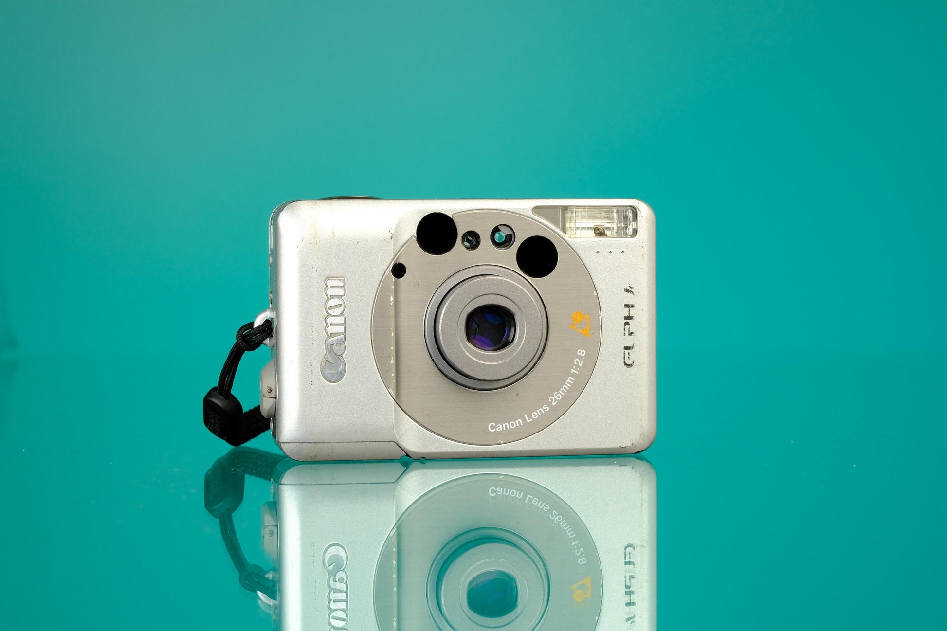 Canon IX240 ELPH Jr. APS Point and Shoot Camera