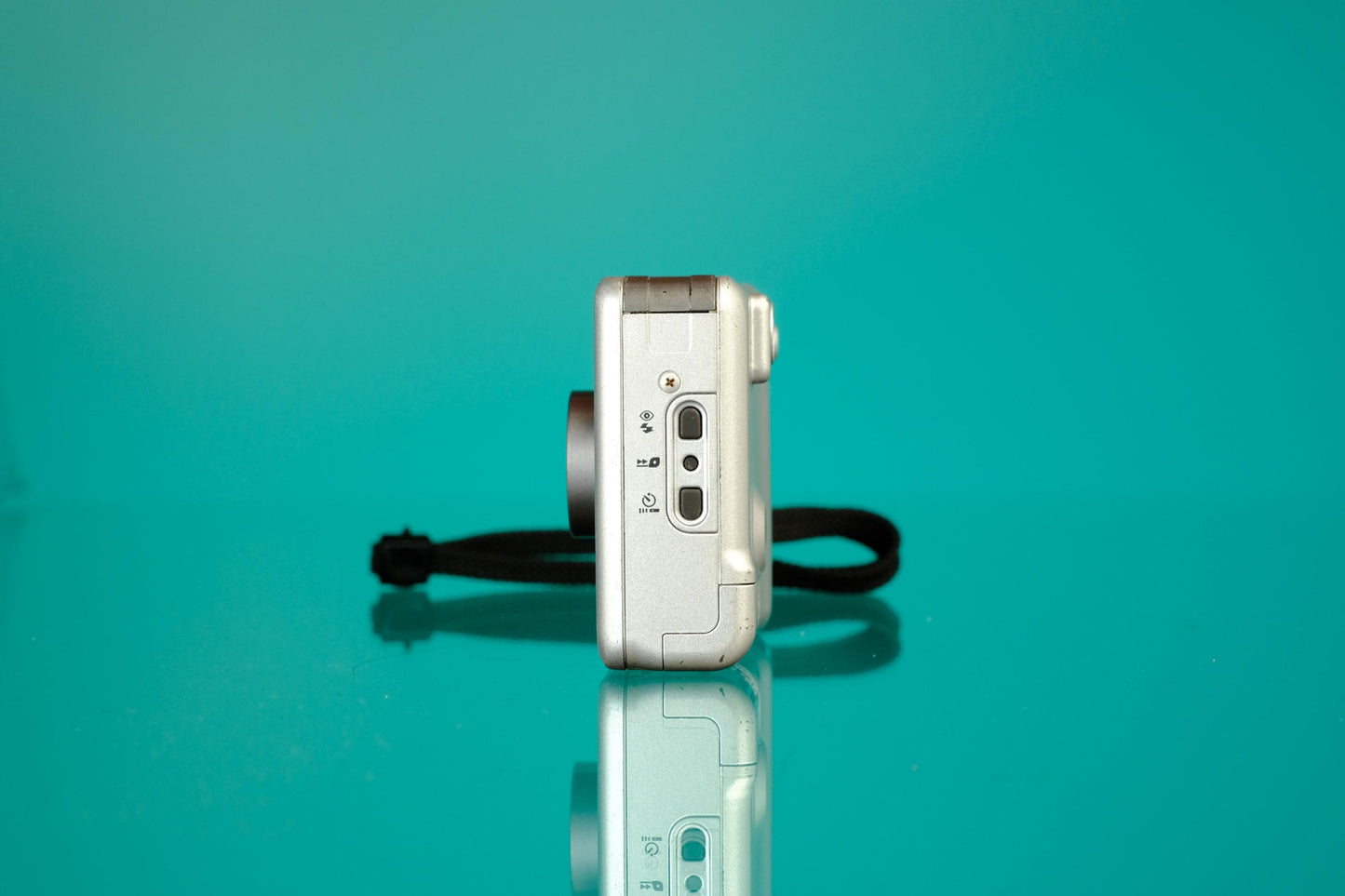 Canon IX240 ELPH Jr. APS Point and Shoot Camera