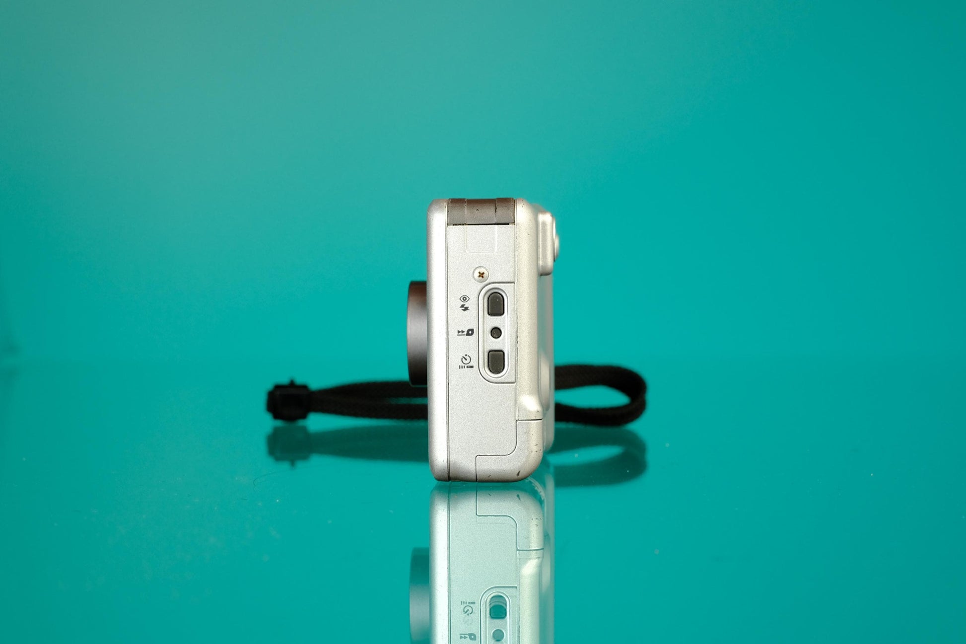 Canon IX240 ELPH Jr. APS Point and Shoot Camera