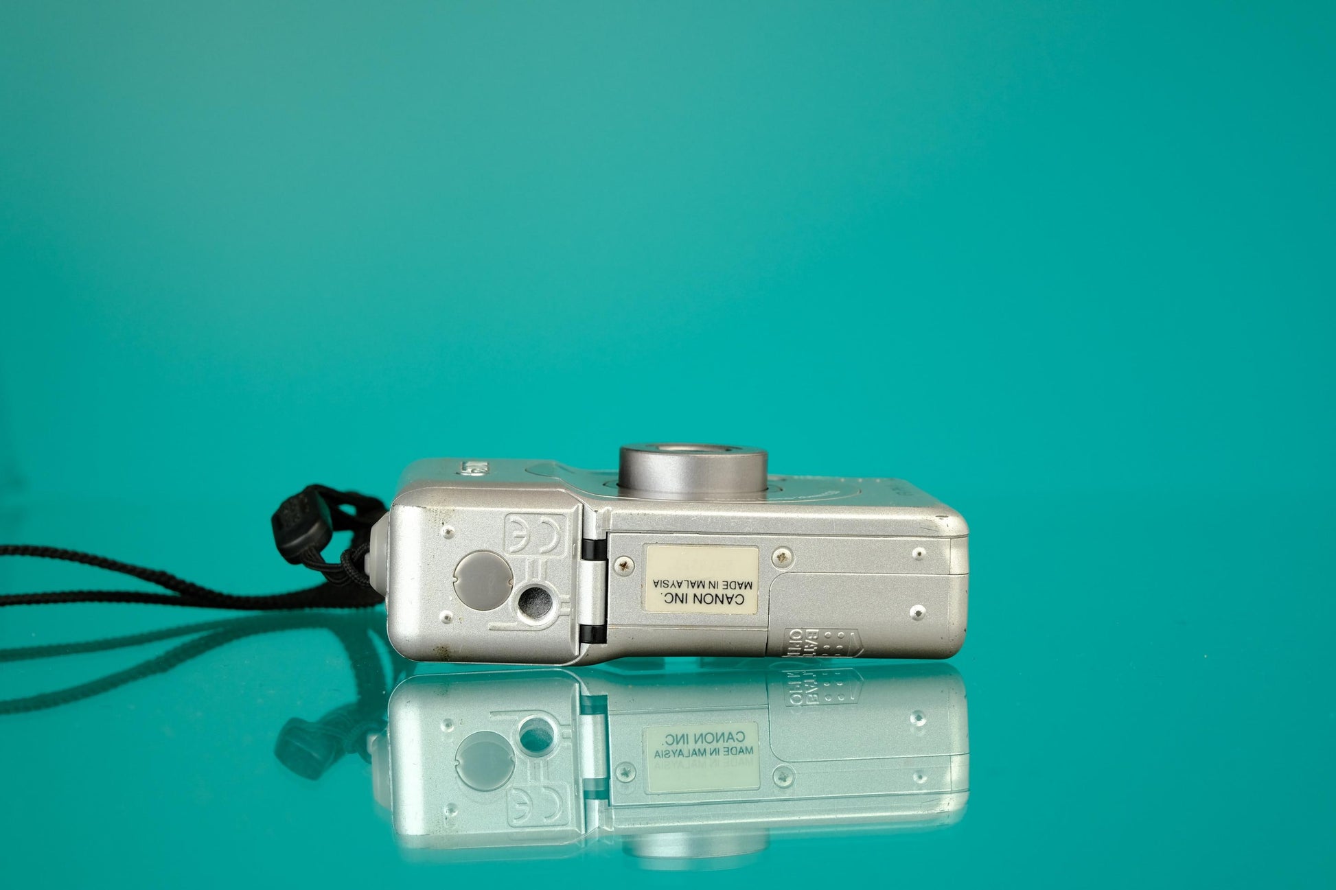 Canon IX240 ELPH Jr. APS Point and Shoot Camera