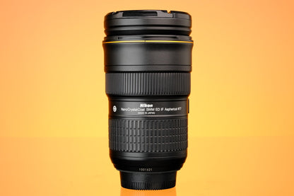 Nikon AF-S Nikkor 24-70mm f/2.8 G ED + HB-40 Hood