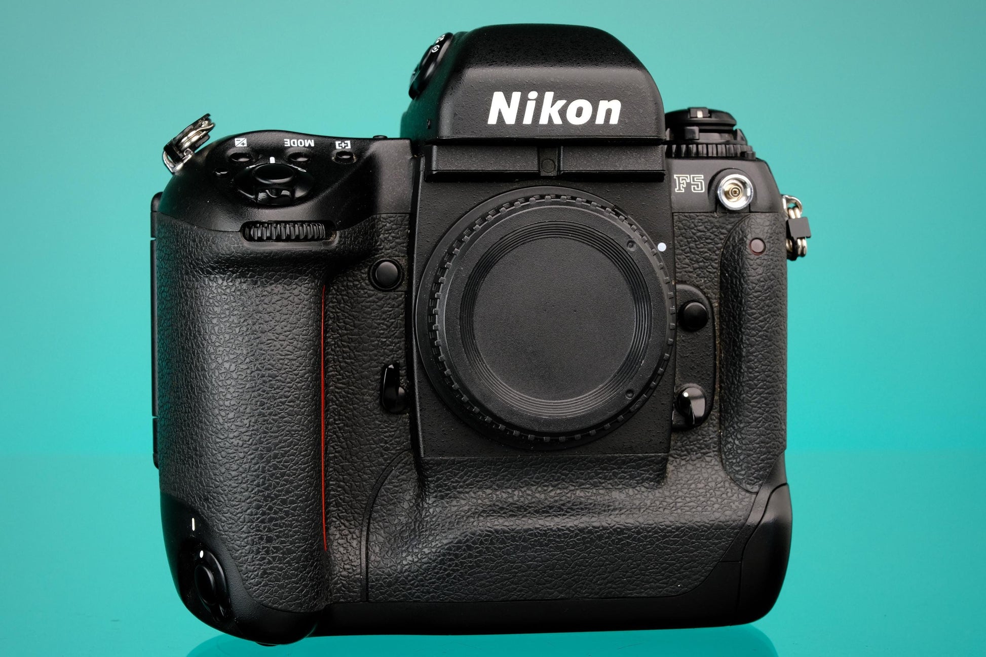 Nikon F5 35mm SLR Film Camera + MF28 Data Back