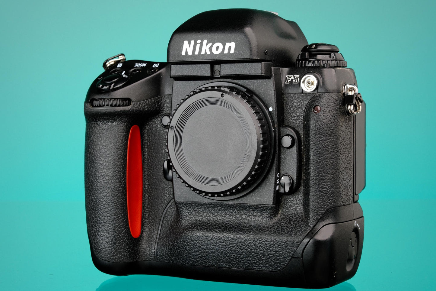 Nikon F5 35mm SLR Film Camera + MF28 Data Back