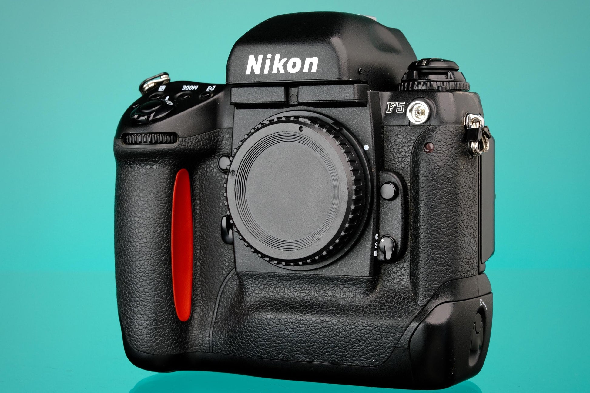 Nikon F5 35mm SLR Film Camera + MF28 Data Back