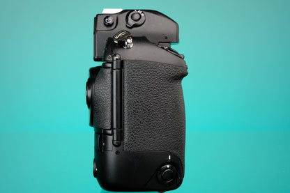 Nikon F5 35mm SLR Film Camera + MF28 Data Back