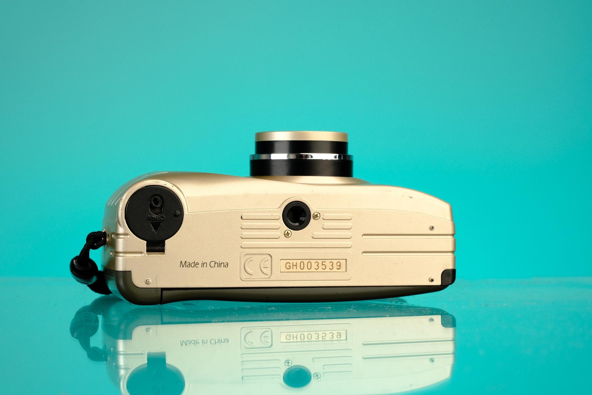 Bell and Howell PZ2200 35mm Point and Shoot Film Camera