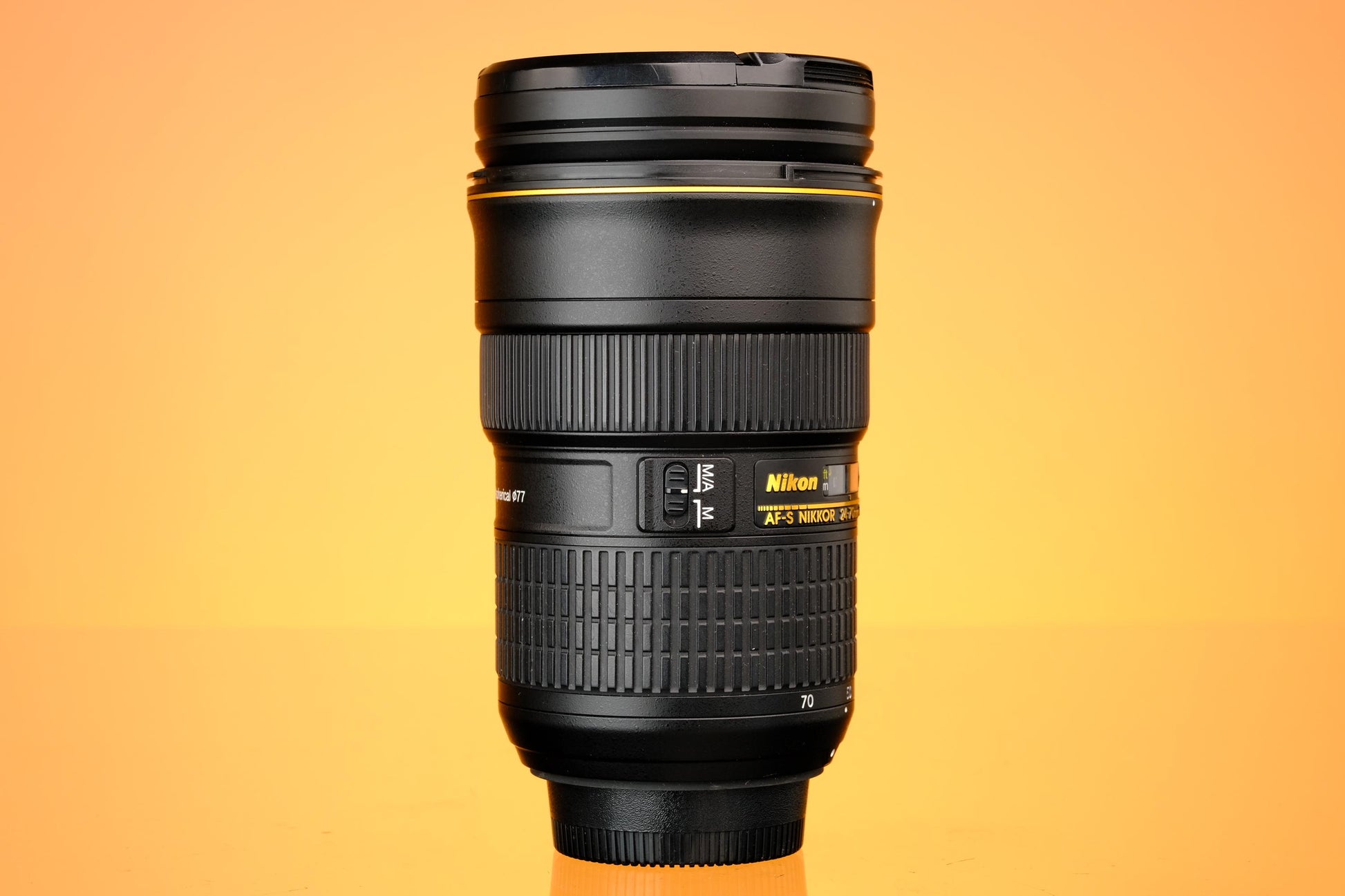 Nikon AF-S Nikkor 24-70mm f/2.8 G ED + HB-40 Hood
