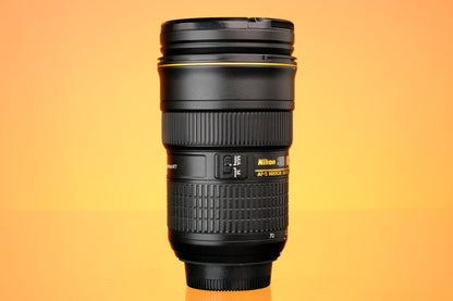 Nikon AF-S Nikkor 24-70mm f/2.8 G ED + HB-40 Hood