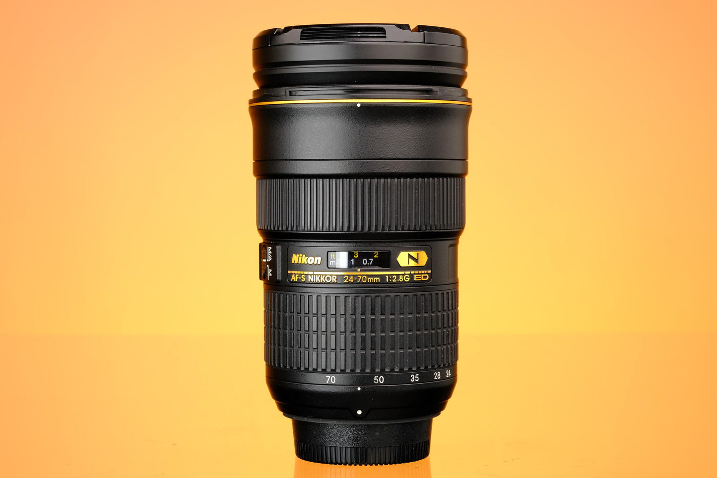 Nikon AF-S Nikkor 24-70mm f/2.8 G ED + HB-40 Hood