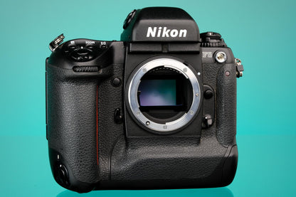 Nikon F5 35mm SLR Film Camera + MF28 Data Back