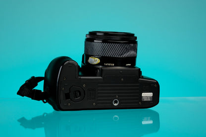 Minolta Maxxum 70 35mm SLR Film Camera + 50mm f/1.7 Lens, 35-70mm Zoom Lens Kit