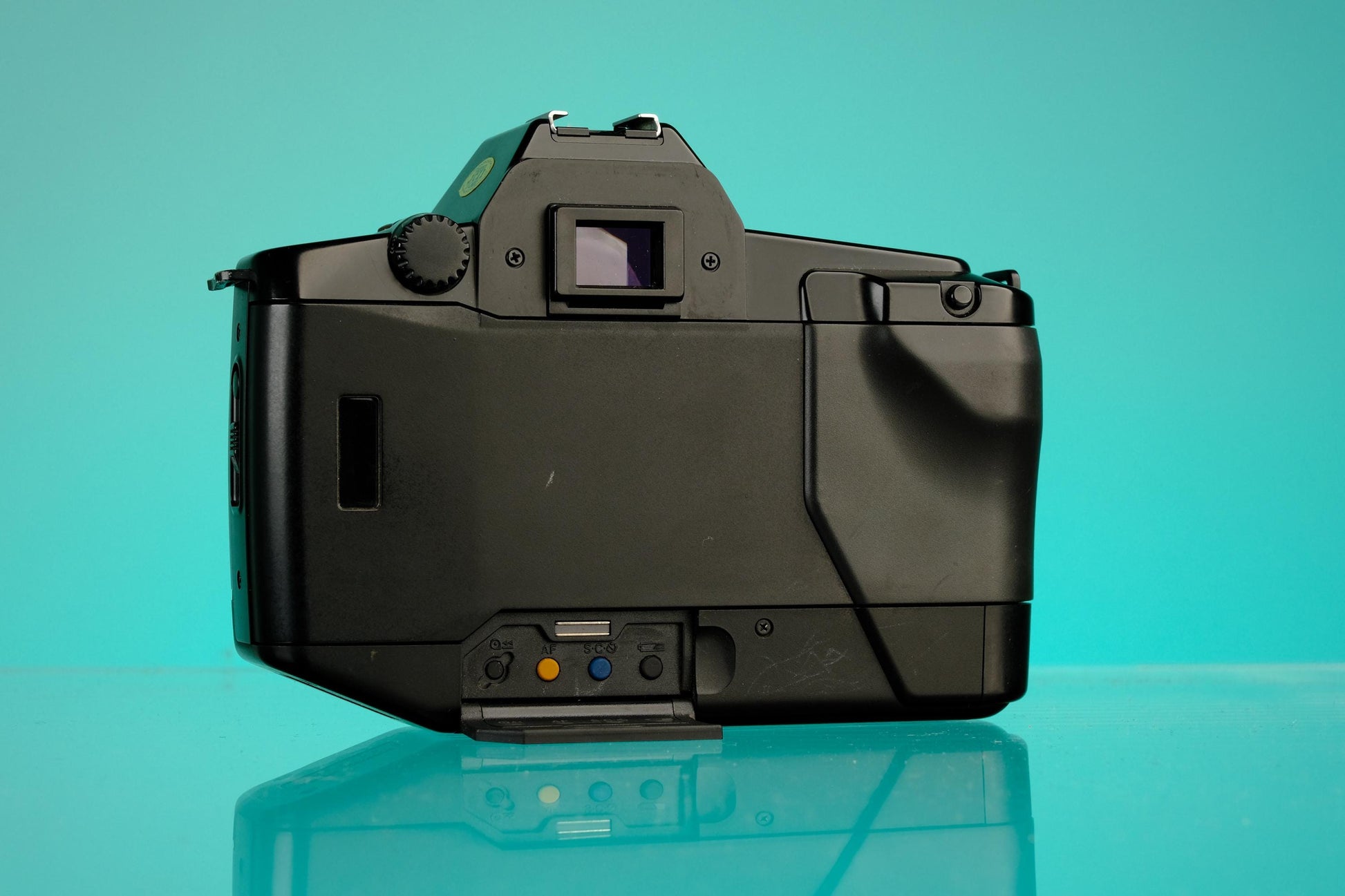 Canon EOS 650 35mm SLR Film Camera (Body Only)