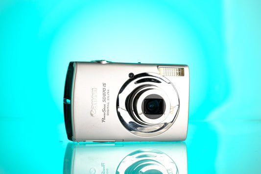 Canon Powershot SD870 IS Digital Point and Shoot Camera Digicam Starter Kit