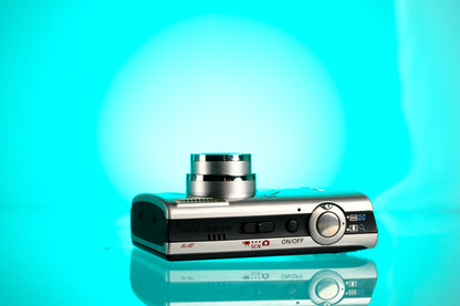 Canon Powershot SD870 IS Digital Point and Shoot Camera Digicam Starter Kit